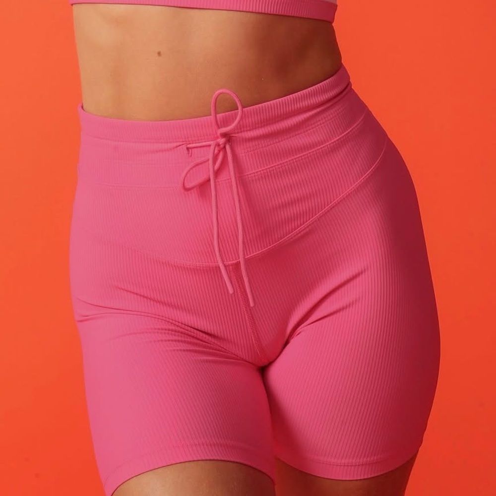 NWT Lorna Jane Flaunt it Rib Bike Short in Babin Pink Small - Picture 3 of 10